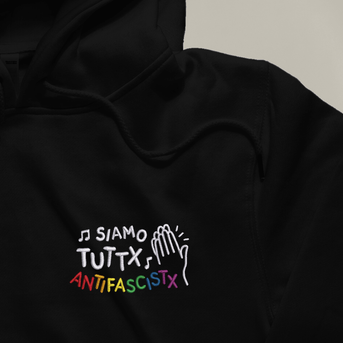 Sweat à capuche Siamo TuttX AntifascistX 👏