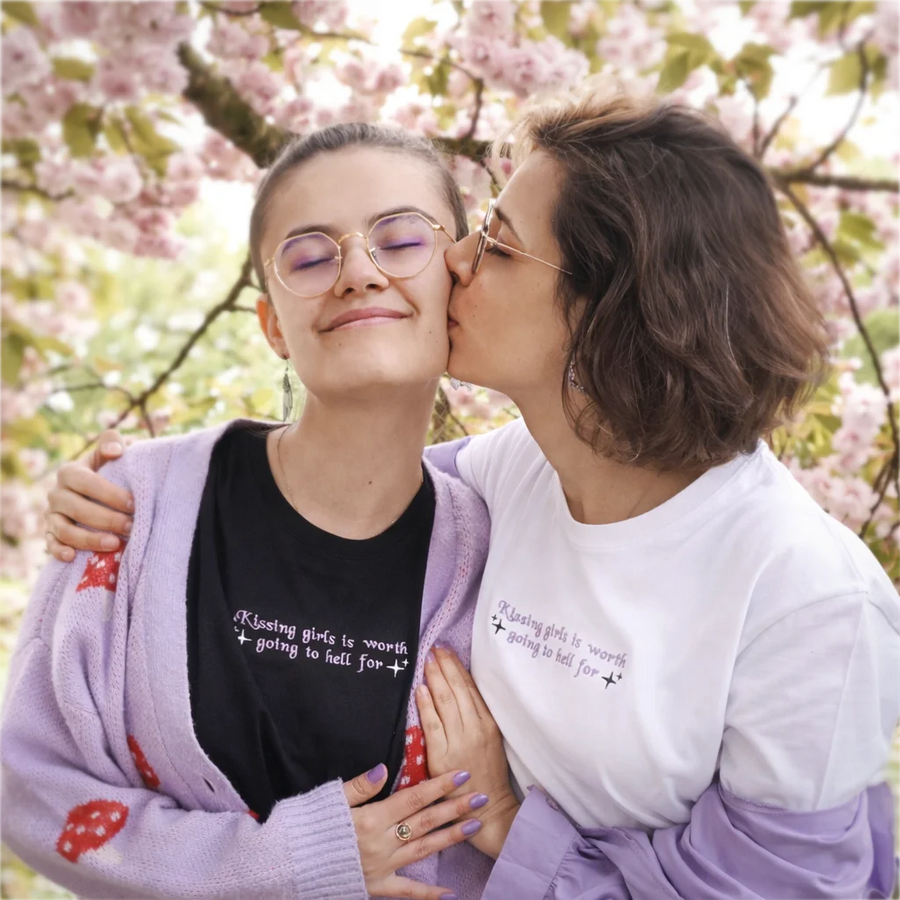 Teesh Kissing Girls
